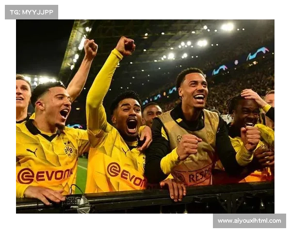 西格纳伊度纳公园球场：多特蒙德主场完成欧冠标识布置